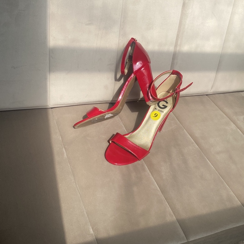 NWOT Guess candy apple red patent leather heels with ankle charm size 9